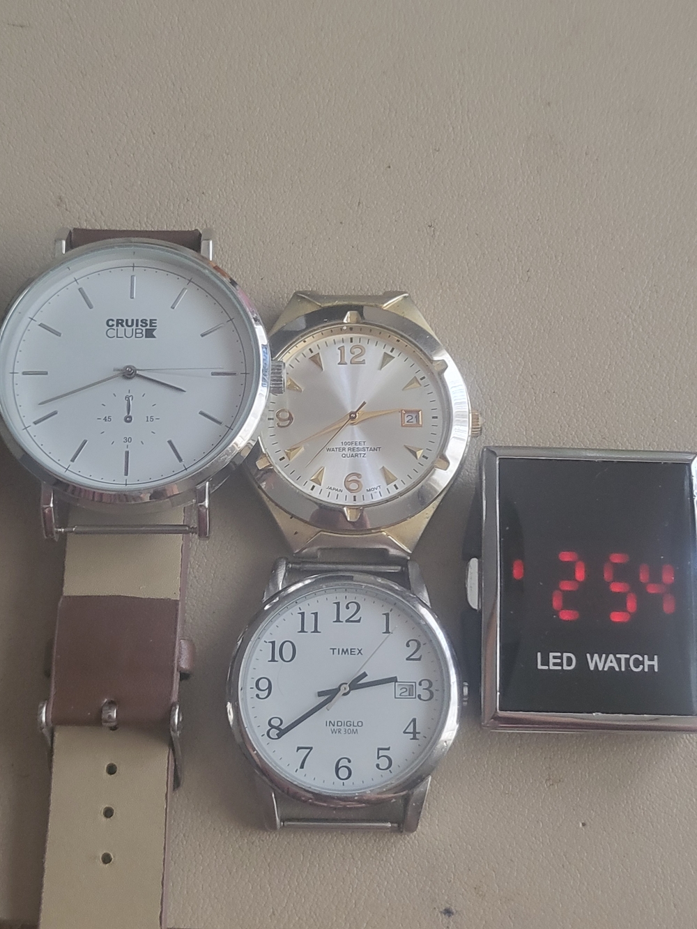 10/$20 Lot Of 4 Working Men's Watches That Need Bands